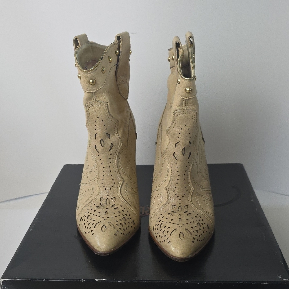 Elegant Beige Ankle Boots